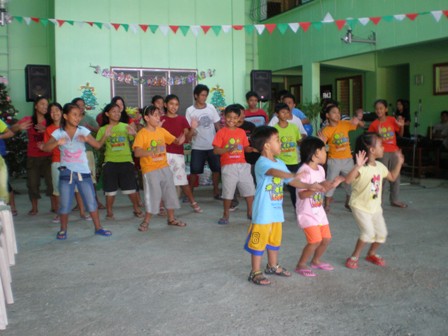 xmas party orphanage1.JPG